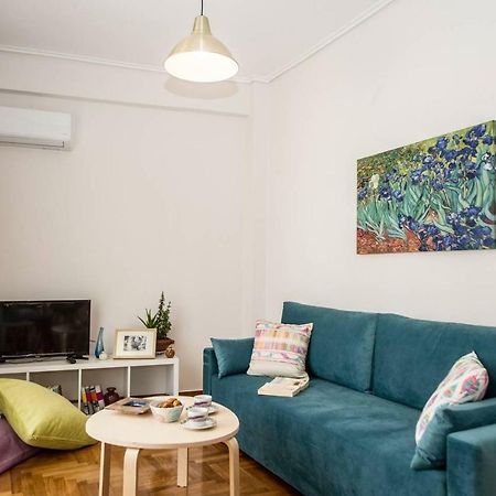 The Ideal Locale - A Sleek And Illuminated Space Kalamata Luaran gambar