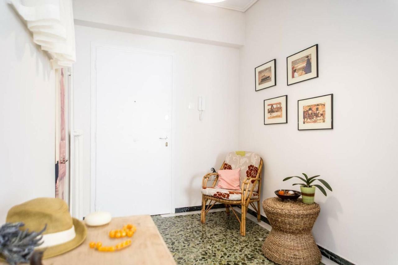 The Ideal Locale - A Sleek And Illuminated Space Kalamata Luaran gambar