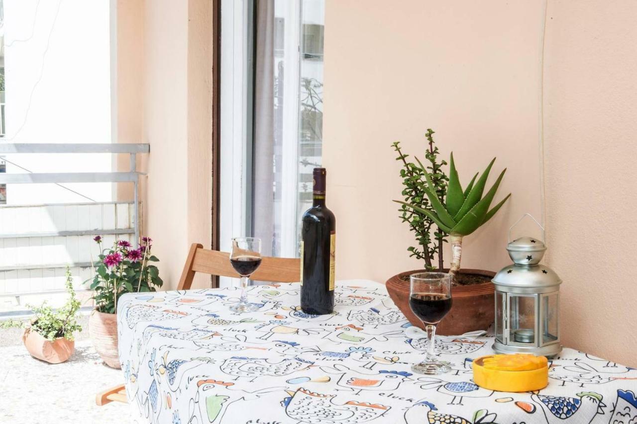 The Ideal Locale - A Sleek And Illuminated Space Kalamata Luaran gambar