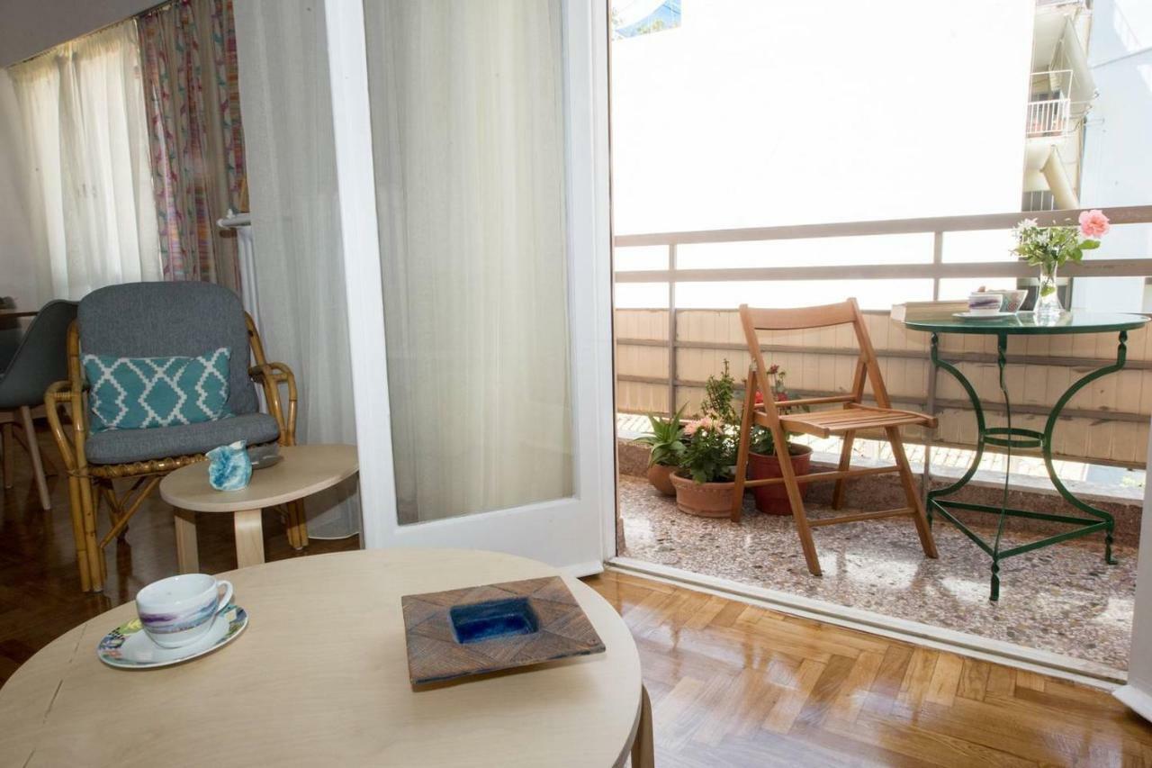 The Ideal Locale - A Sleek And Illuminated Space Kalamata Luaran gambar