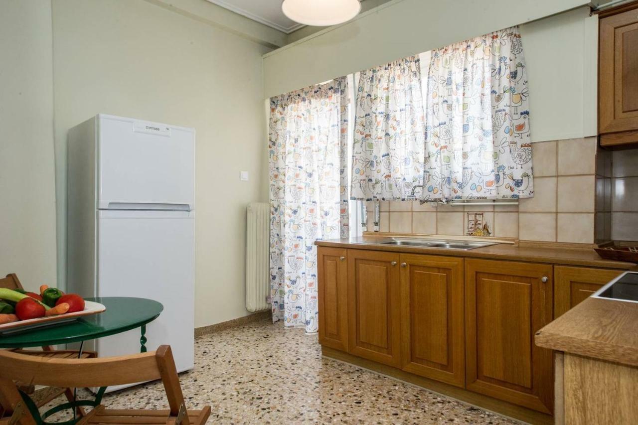The Ideal Locale - A Sleek And Illuminated Space Kalamata Luaran gambar