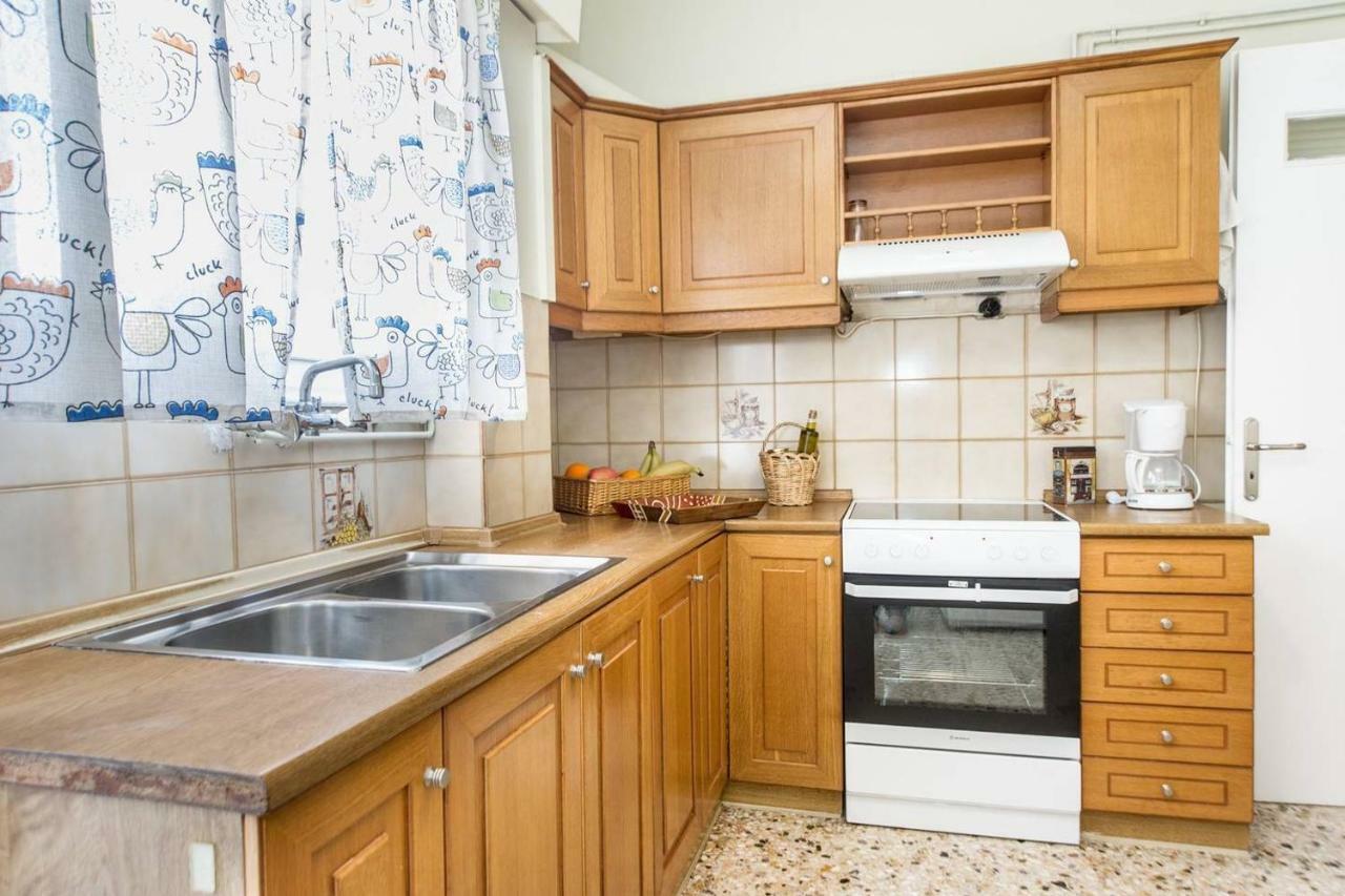 The Ideal Locale - A Sleek And Illuminated Space Kalamata Luaran gambar