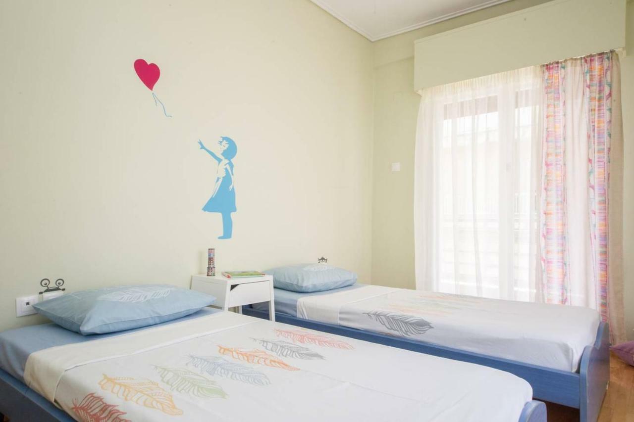 The Ideal Locale - A Sleek And Illuminated Space Kalamata Luaran gambar