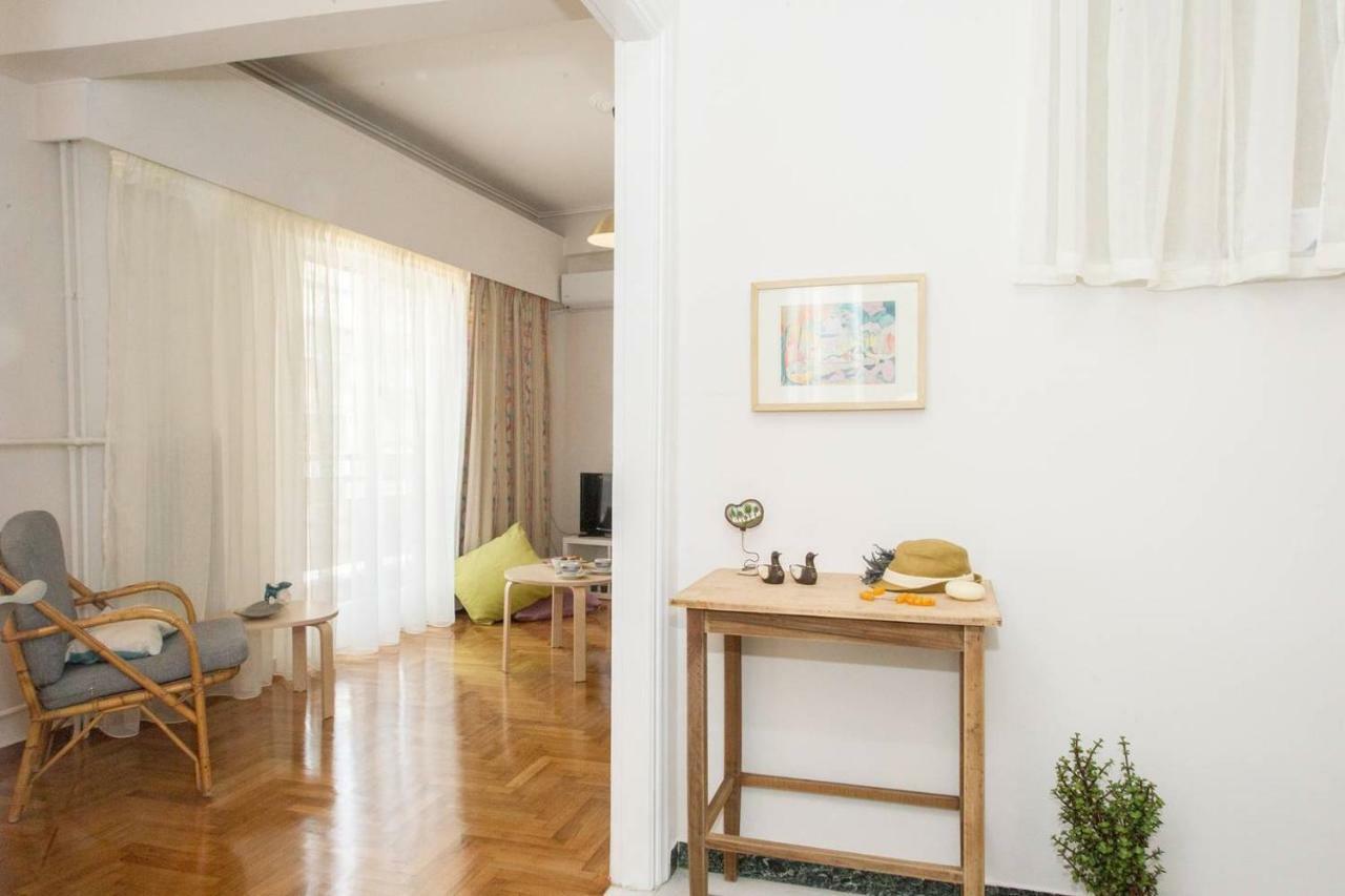 The Ideal Locale - A Sleek And Illuminated Space Kalamata Luaran gambar